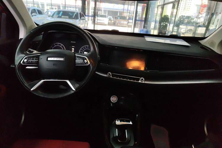 Used Haval H2s 2018 Red-Label 1.5T Dual-Clutch Elite Model Center Console