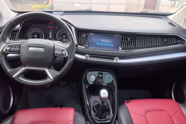 Used Haval H2s 2018 Red-Label 1.5T Manual Elite Model Center Console