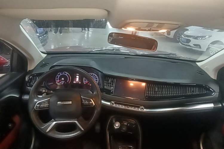 Used Haval H2s 2018 Red-Label 1.5T Dual-Clutch Elite Model Center Console
