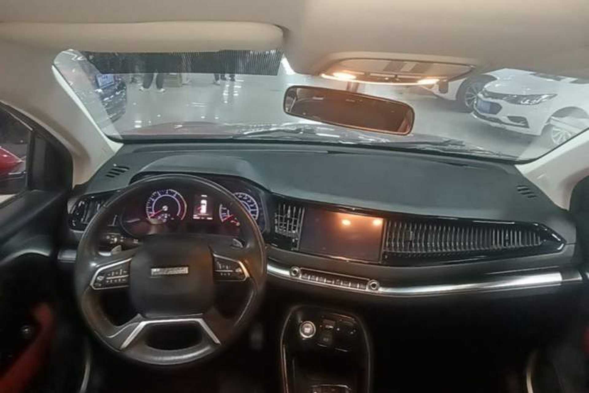 Used Haval H2s 2018 Red-Label 1.5T Dual-Clutch Elite Model Center Console