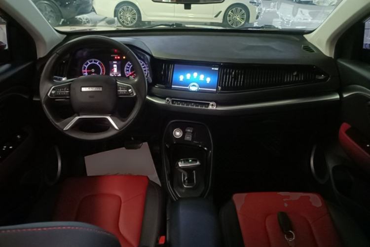 Used Haval H2s 2018 Red-Label 1.5T Dual-Clutch Comfort Model Center Console