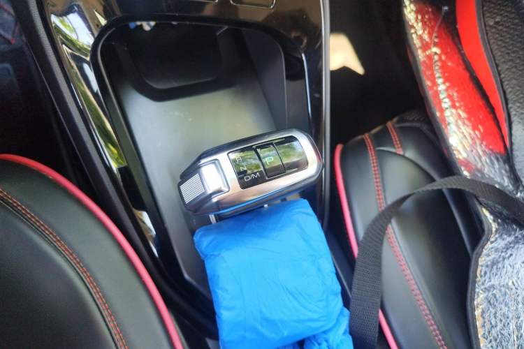 Used Haval H2s 2018 Blue Label 1.5T Dual-Clutch Elite Model Gear Lever