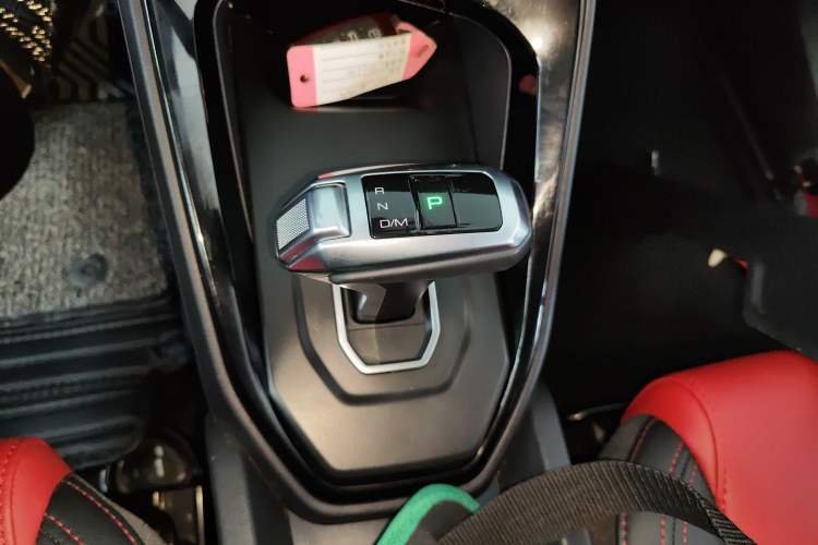 Used Haval H2s 2018 Red-Label 1.5T Dual-Clutch Elite Model Gear Lever