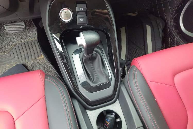 Used Haval H2s 2018 1.5T Dual-Clutch Fashion Edition Gear Lever