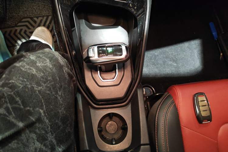 Used Haval H2s 2018 Red-Label 1.5T Dual-Clutch Elite Model Gear Lever