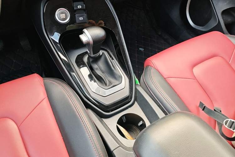 Used Haval H2s 2018 Blue Label 1.5T Dual-Clutch Fashion Edition Gear Lever