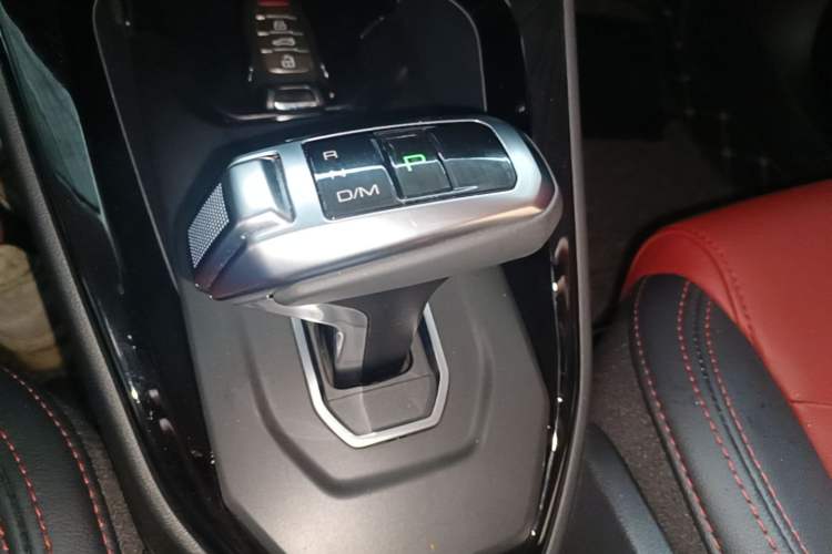 Used Haval H2s 2018 Red-Label 1.5T Dual-Clutch Luxury Model Gear Lever