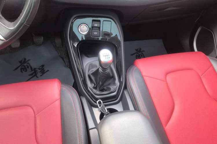 Used Haval H2s 2018 Red-Label 1.5T Manual Elite Model Gear Lever