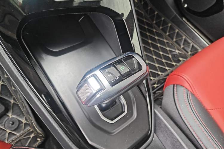 Used Haval H2s 2018 Red-Label 1.5T Dual-Clutch Luxury Model Gear Lever