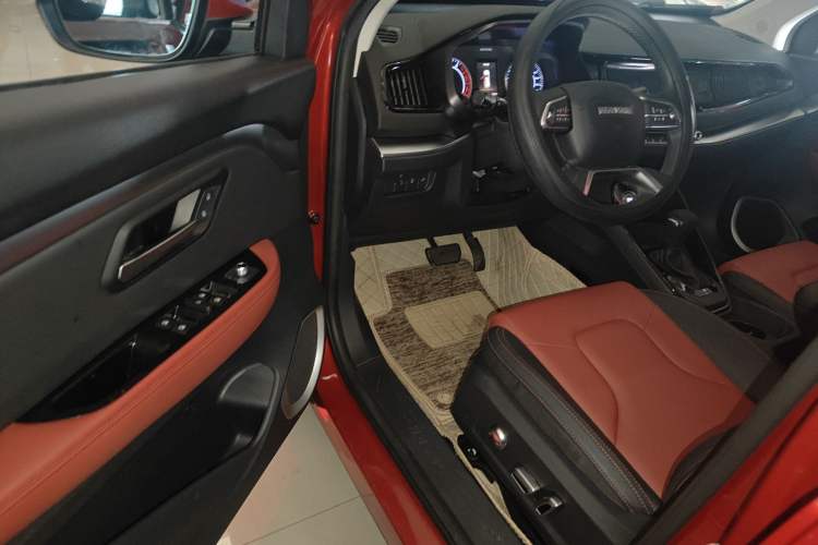 Used Haval H2s 2018 1.5T Dual-Clutch ZhiShang Model Interior 2