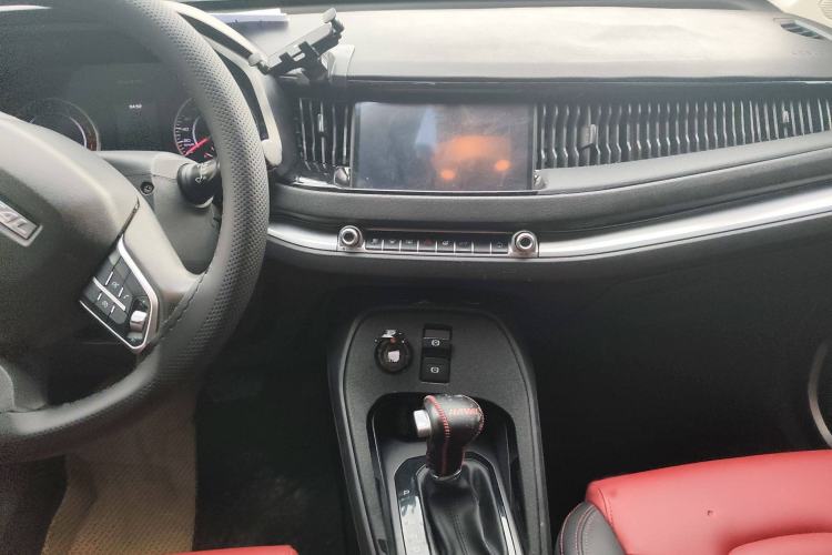 Used Haval H2s 2018 Red-Label 1.5T Dual-Clutch Fashion Edition Interior 3