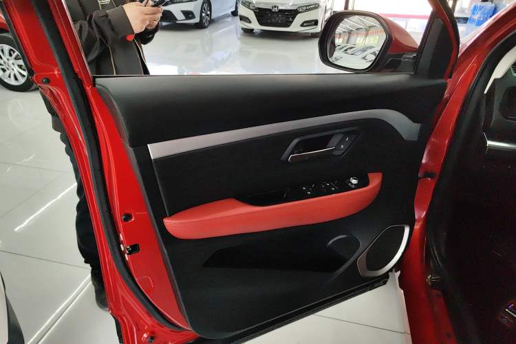 Used Haval H2s 2018 Red-Label 1.5T Dual-Clutch Elite Model Left Front Door Interior