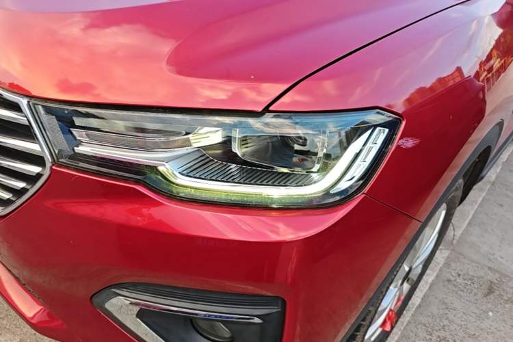 Used Haval H2s 2018 Blue Label 1.5T Dual-Clutch Fashion Edition Left Front Headlight