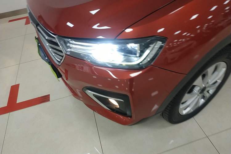 Used Haval H2s 2018 Blue Label 1.5T Dual-Clutch Fashion Edition Left Front Headlight