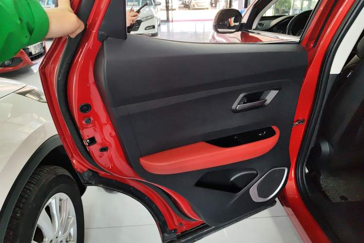 Used Haval H2s 2018 Red-Label 1.5T Dual-Clutch Elite Model Left Rear Door Interior