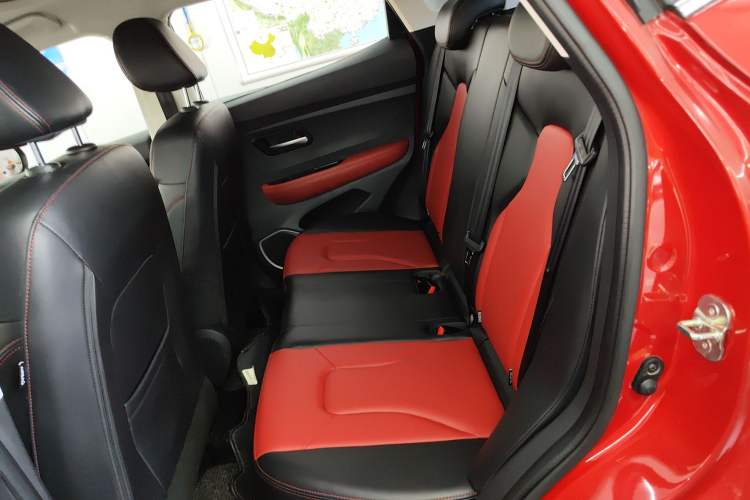 Used Haval H2s 2018 Red-Label 1.5T Dual-Clutch Elite Model Left Rear Seat