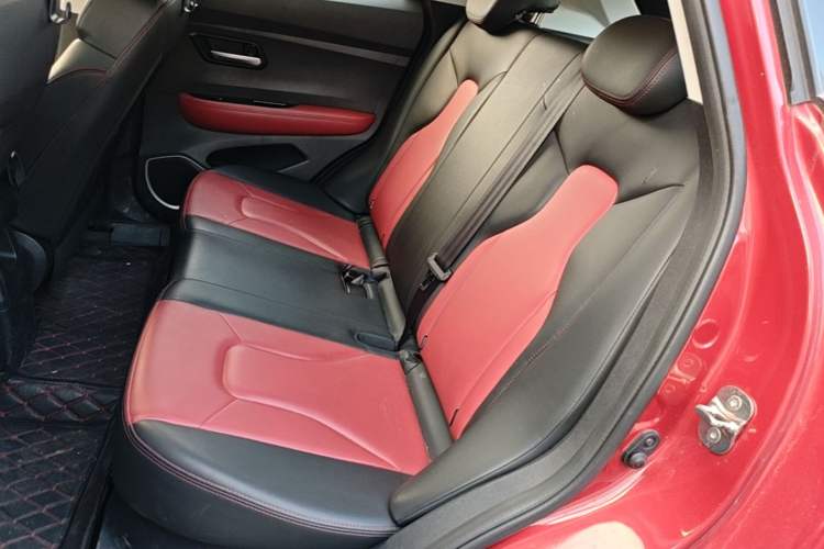 Used Haval H2s 2018 Blue Label 1.5T Dual-Clutch Fashion Edition Left Rear Seat