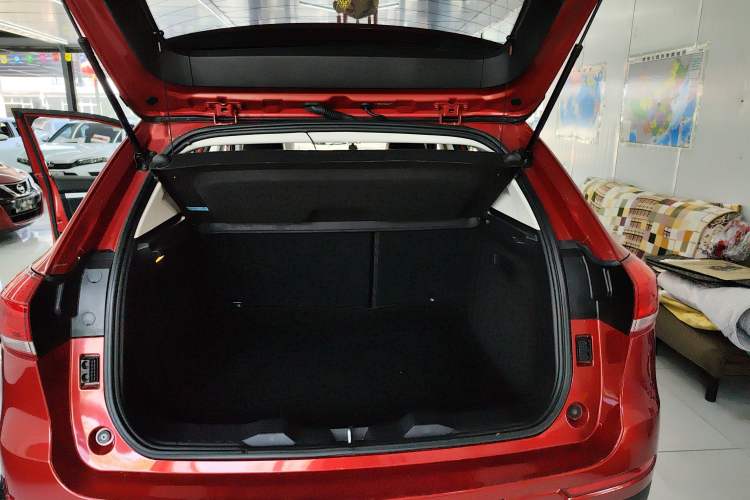 Used Haval H2s 2018 Red-Label 1.5T Dual-Clutch Elite Model Trunk