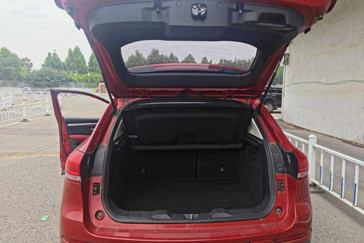 Used Haval H2s 2018 Red-Label 1.5T Dual-Clutch Luxury Model Trunk