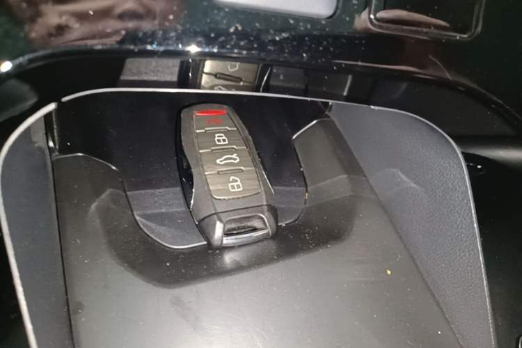 Used Haval H2s 2018 Red-Label 1.5T Dual-Clutch Luxury Model Vehicle Key