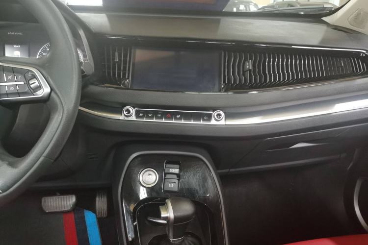 Used Haval H2s 2018 Blue Label 1.5T Dual-Clutch Fashion Edition Audio And AC Panel