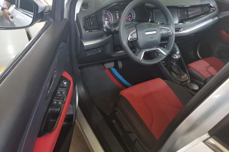 Used Haval H2s 2018 Blue Label 1.5T Dual-Clutch Fashion Edition Interior 2