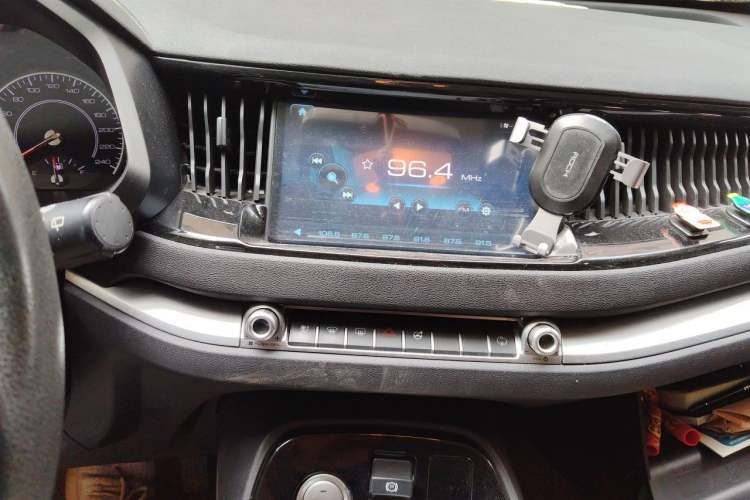 Used Haval H2s 2018 Blue Label 1.5T Dual-Clutch Elite Model Audio And AC Panel
