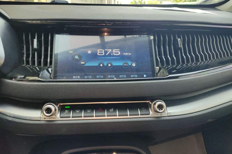 Used Haval H2s 2018 Blue Label 1.5T Dual-Clutch Fashion Edition Audio And AC Panel