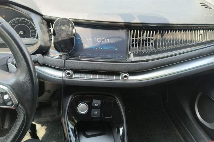 Used Haval H2s 2018 Red-Label 1.5T Dual-Clutch Elite Model Audio And AC Panel
