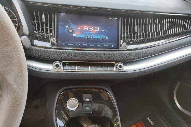 Used Haval H2s 2018 Red-Label 1.5T Manual Elite Model Audio And AC Panel