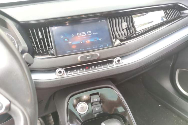 Used Haval H2s 2018 1.5T Dual-Clutch Fashion Edition Audio And AC Panel