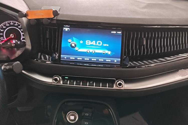 Used Haval H2s 2018 Blue Label 1.5T Dual-Clutch Fashion Edition Audio And AC Panel