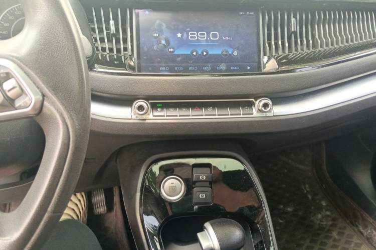 Used Haval H2s 2018 Blue Label 1.5T Dual-Clutch Fashion Edition Audio And AC Panel