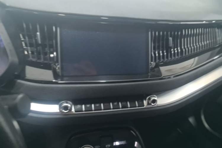 Used Haval H2s 2018 1.5T Dual-Clutch ZhiShang Model Audio And AC Panel