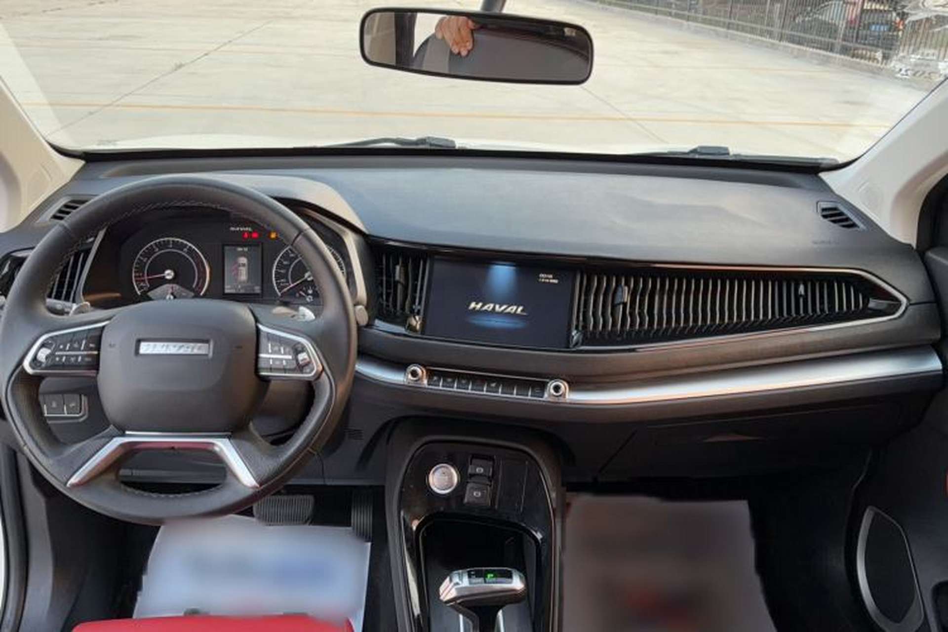 Used Haval H2s 2018 Blue Label 1.5T Dual-Clutch Elite Model Center Console