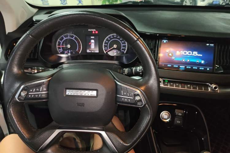 Used Haval H2s 2018 Red-Label 1.5T Manual Elite Model Center Console