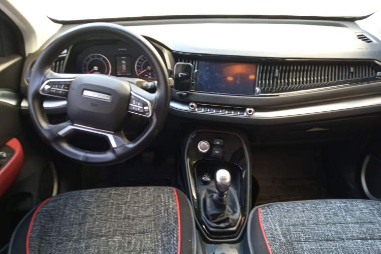 Used Haval H2s 2018 Blue Label 1.5T Manual Fashion Edition Center Console