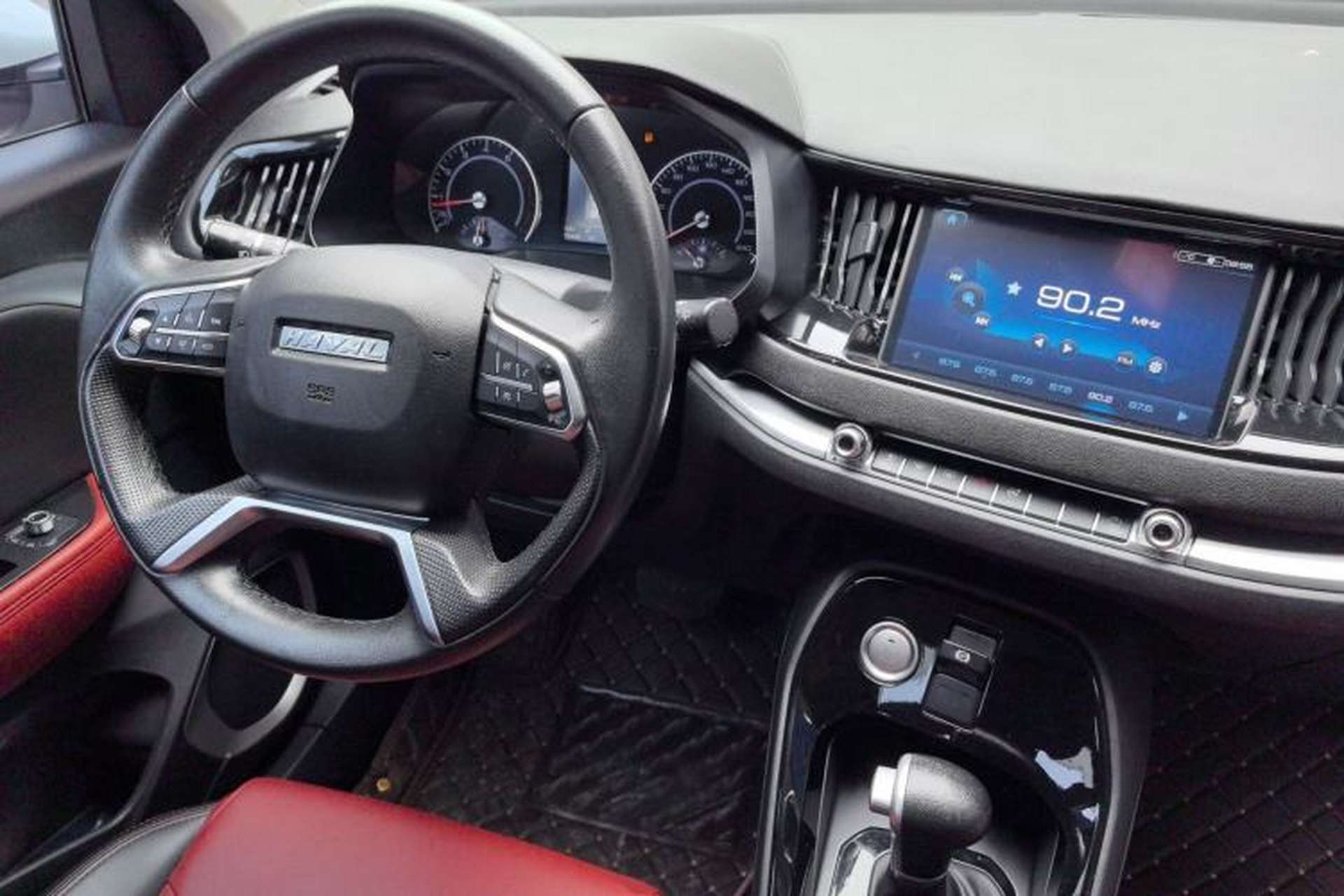 Used Haval H2s 2018 Blue Label 1.5T Dual-Clutch ZhiShang Model Center Console