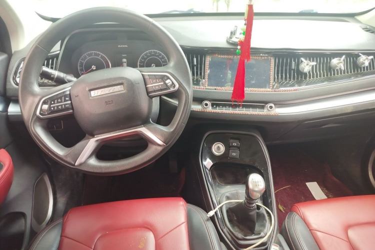 Used Haval H2s 2018 1.5T Manual Fashion Model Center Console