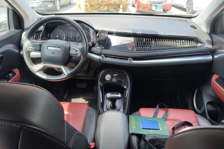 Used Haval H2s 2018 Red-Label 1.5T Dual-Clutch Elite Model Center Console