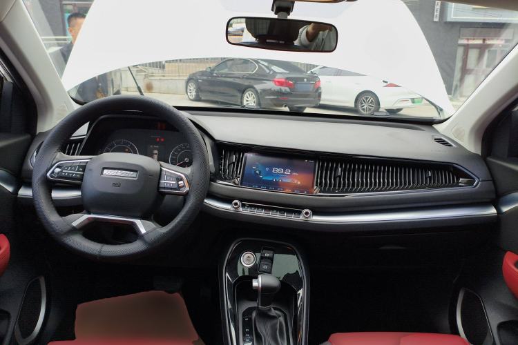 Used Haval H2s 2018 1.5T Dual-Clutch Fashion Edition Center Console