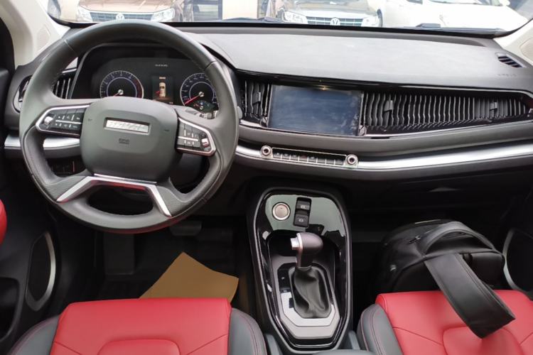 Used Haval H2s 2018 Blue Label 1.5T Dual-Clutch ZhiShang Model Center Console