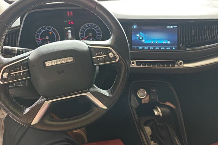 Used Haval H2s 2018 Blue Label 1.5T Dual-Clutch ZhiShang Model Center Console