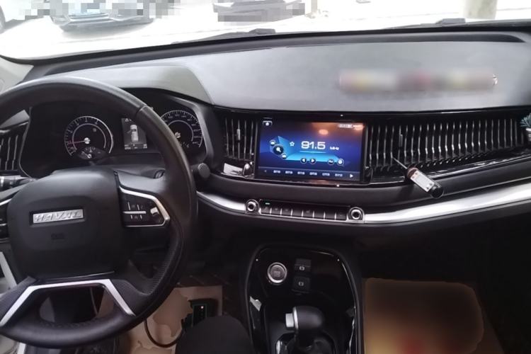 Used Haval H2s 2018 Blue Label 1.5T Dual-Clutch ZhiShang Model Center Console