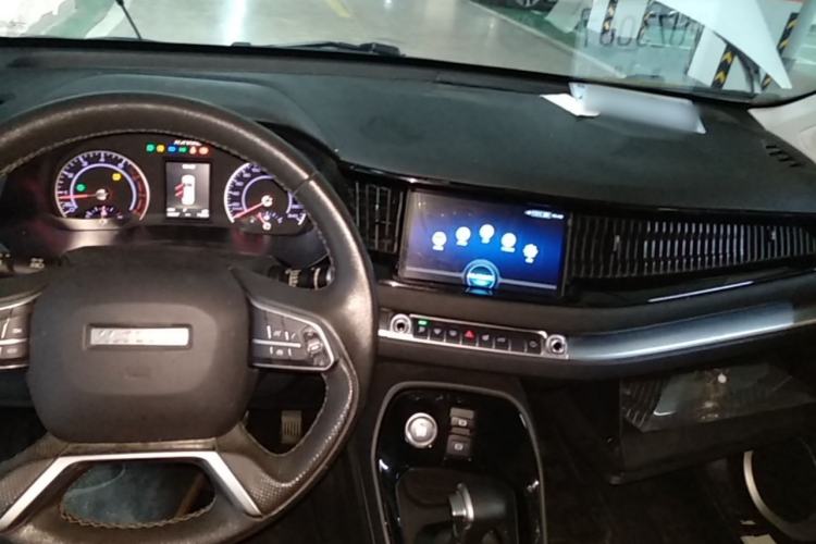 Used Haval H2s 2018 Red-Label 1.5T Dual-Clutch ZhiShang Model Center Console