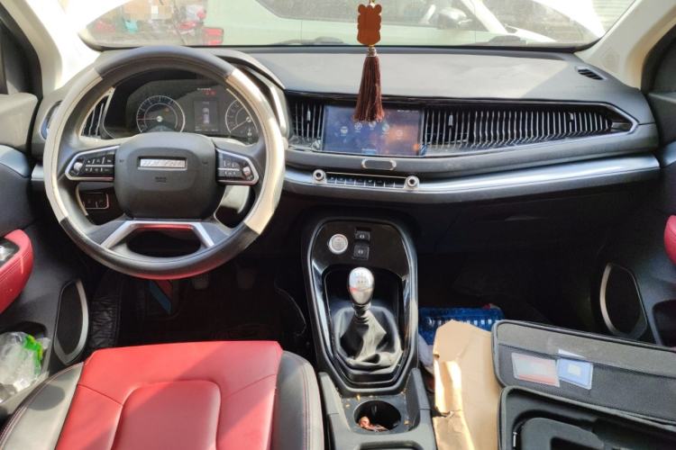Used Haval H2s 2018 Red-Label 1.5T Manual Fashion Edition Center Console