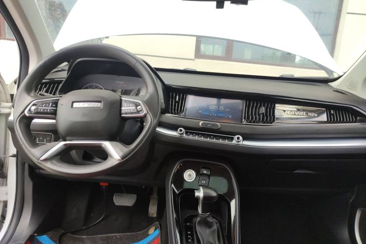 Used Haval H2s 2018 1.5T Dual-Clutch Fashion Edition Center Console