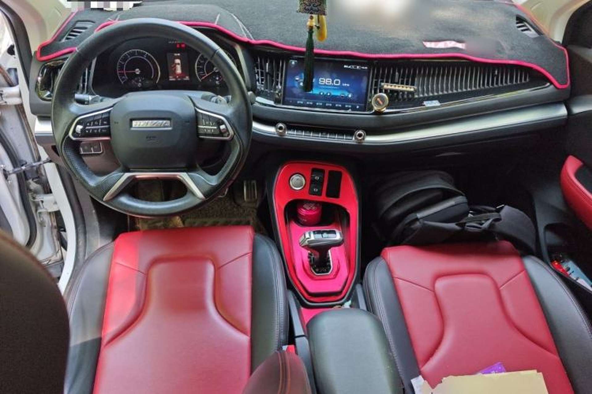 Used Haval H2s 2018 Red-Label 1.5T Dual-Clutch Luxury Model Center Console
