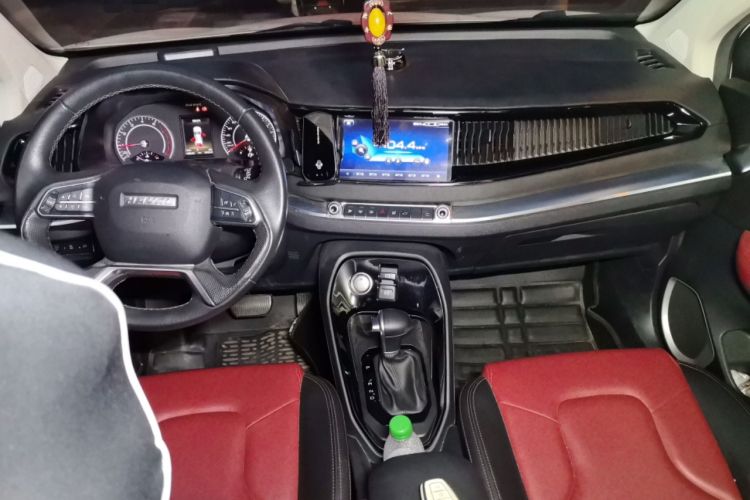 Used Haval H2s 2018 Red-Label 1.5T Dual-Clutch ZhiShang Model Center Console