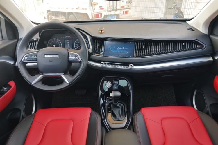 Used Haval H2s 2018 Red-Label 1.5T Dual-Clutch ZhiShang Model Center Console